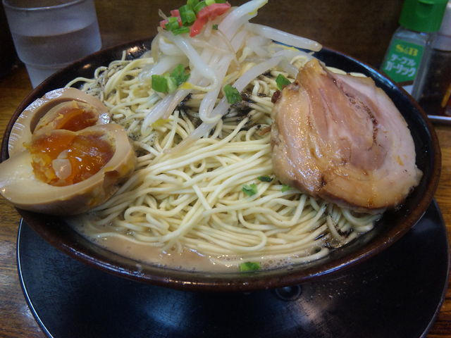 麺に ラーメン 猪や 黒とんこつ男盛 スープ全部吸われました 俺ニュース W