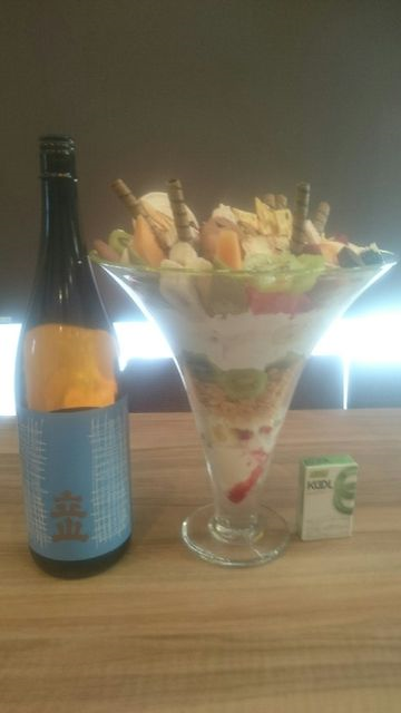 富山の サンファミリア ミニジャンボパフェ 食べるミニブーケ 俺ニュース W