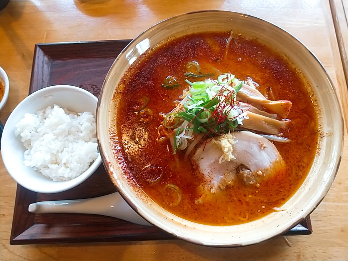 野々市市の味噌ラーメン店 ラーメン秀 金澤 激辛味噌ラーメンで汗だく 俺ニュース W